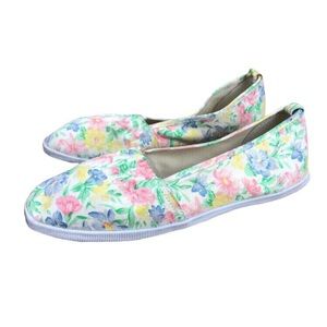 Vintage pastel floral slip on flats / loafers